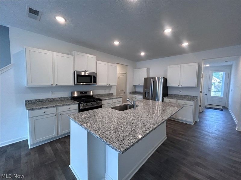 5076 Shepherds Glen, Willoughby, OH 44094 Photo 2