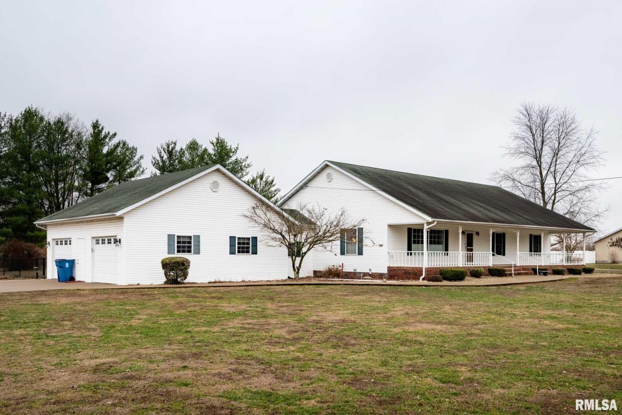 16245 N Mccauley Lane, Mt Vernon, IL 62864 Main Photo