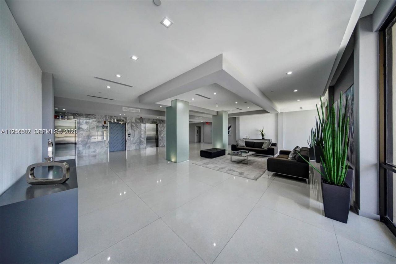 20379 W Country Club Dr , Unit 1433, Aventura, FL 33180 Photo