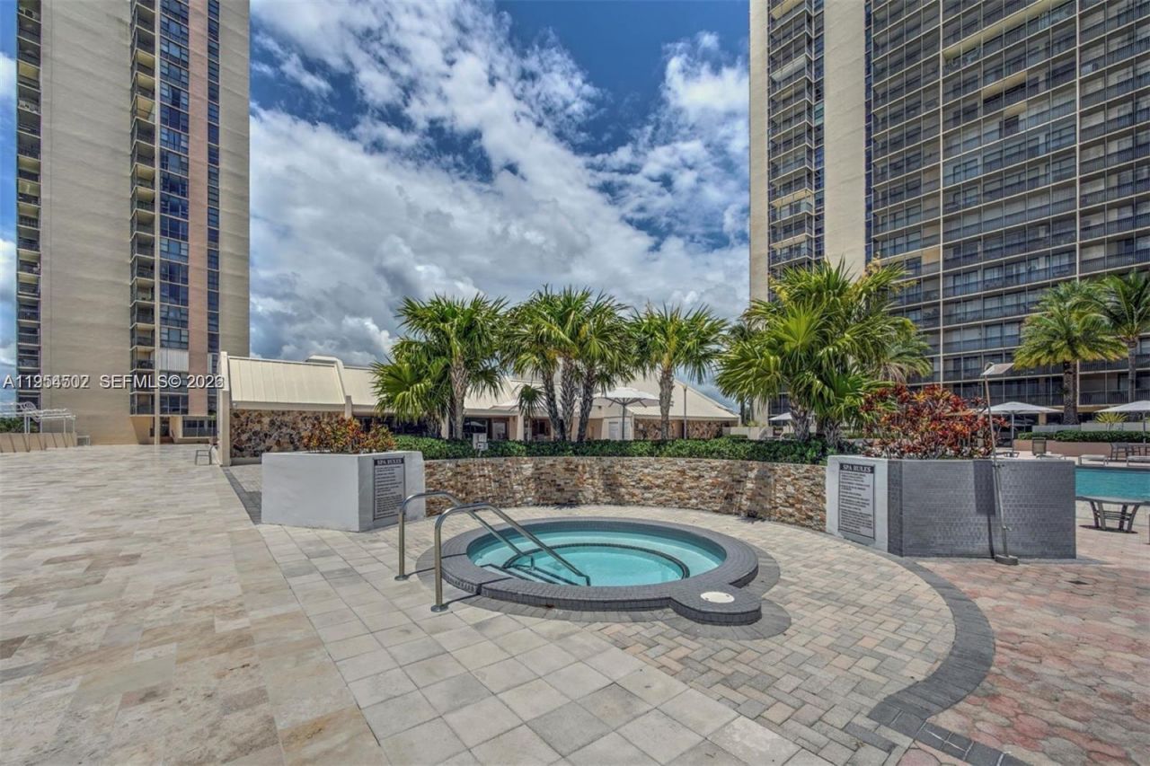 20379 W Country Club Dr , Unit 1433, Aventura, FL 33180 Photo