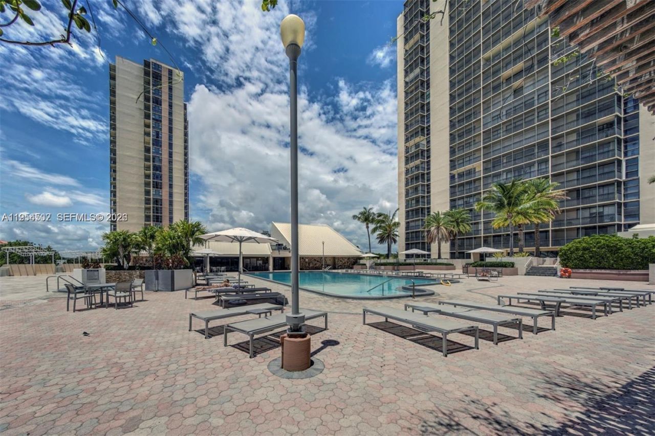 20379 W Country Club Dr , Unit 1433, Aventura, FL 33180 Photo