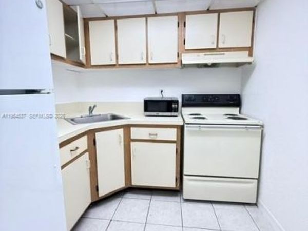 4550 NW 9th St , Unit 812E, Miami, FL 33126