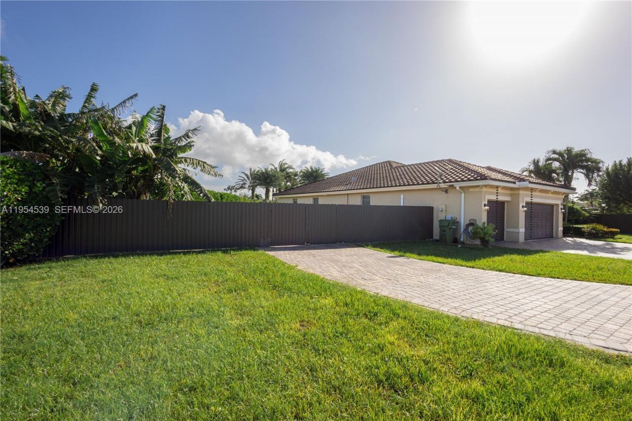 2133 NW 14th Pl, Homestead, FL 33030 Photo