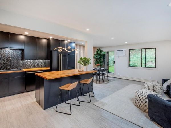 7401 W 101st Street, Unit 111, Bloomington, MN 55438