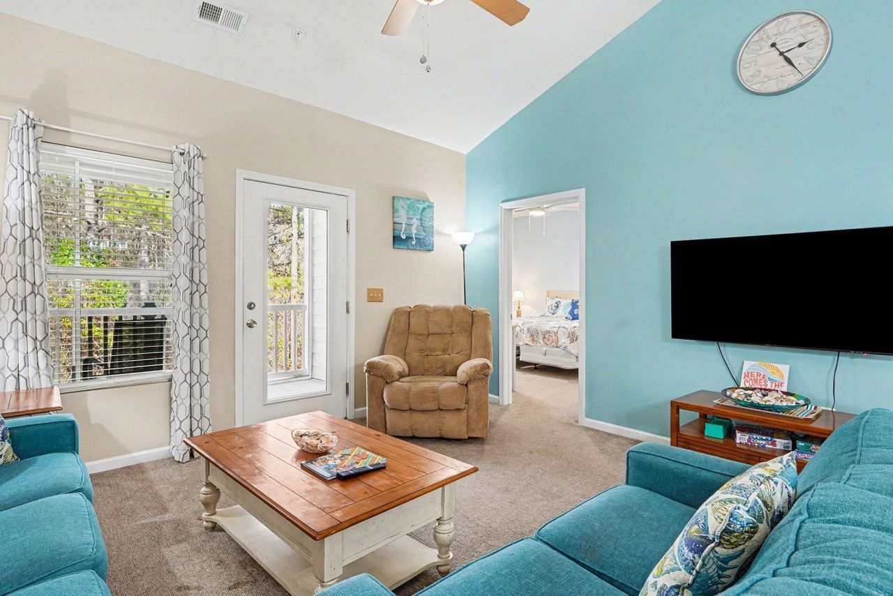 6253 Catalina Dr. Photo 4