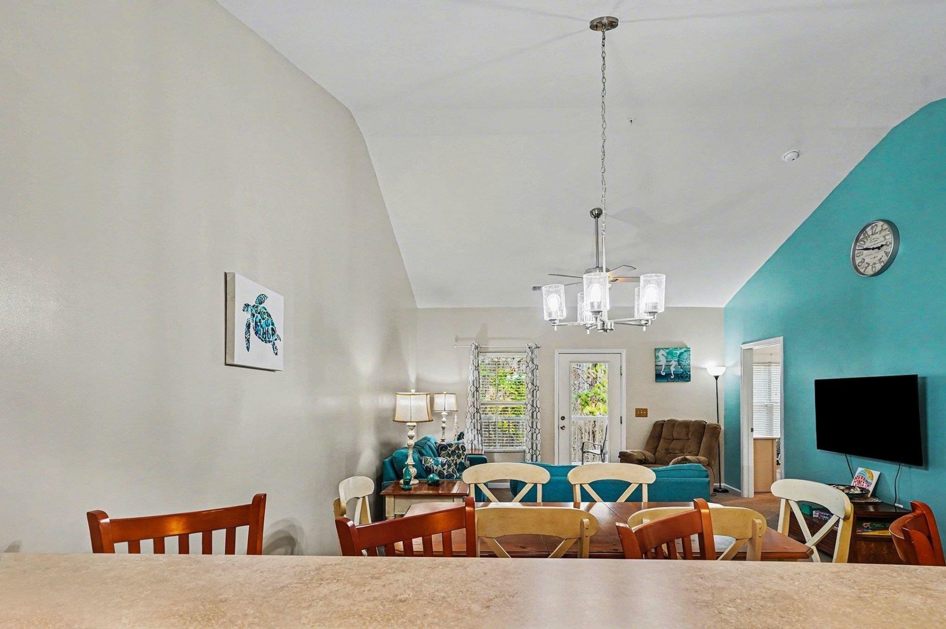 6253 Catalina Dr. Photo 5