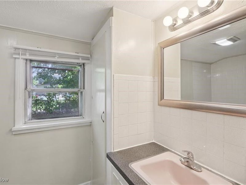 1254 Welsh Avenue, Akron, OH 44314 Photo 12