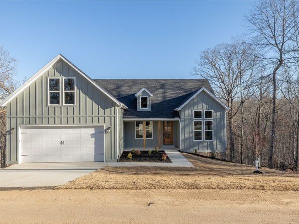 24 Selkirk Drive, Bella Vista, AR 72715