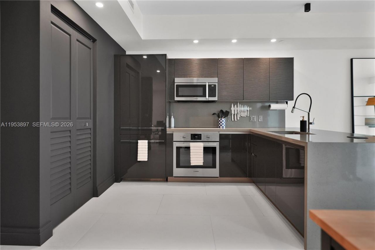 1080 Brickell Ave , Unit 1802, Miami, FL 33131 Photo