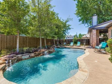 4008 N Cresthaven Road, Dallas, TX 75209