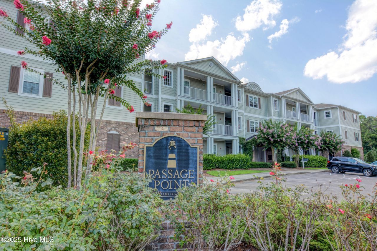 215 Valencia Court, Unit 203, Wilmington, NC 28412 Main Photo