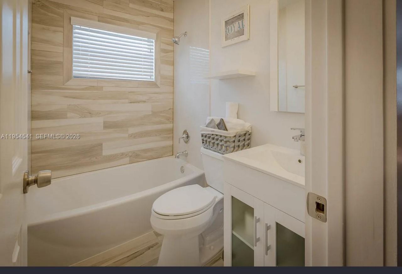 555 NE 71st St, Unit 1, Miami, FL 33138 Photo