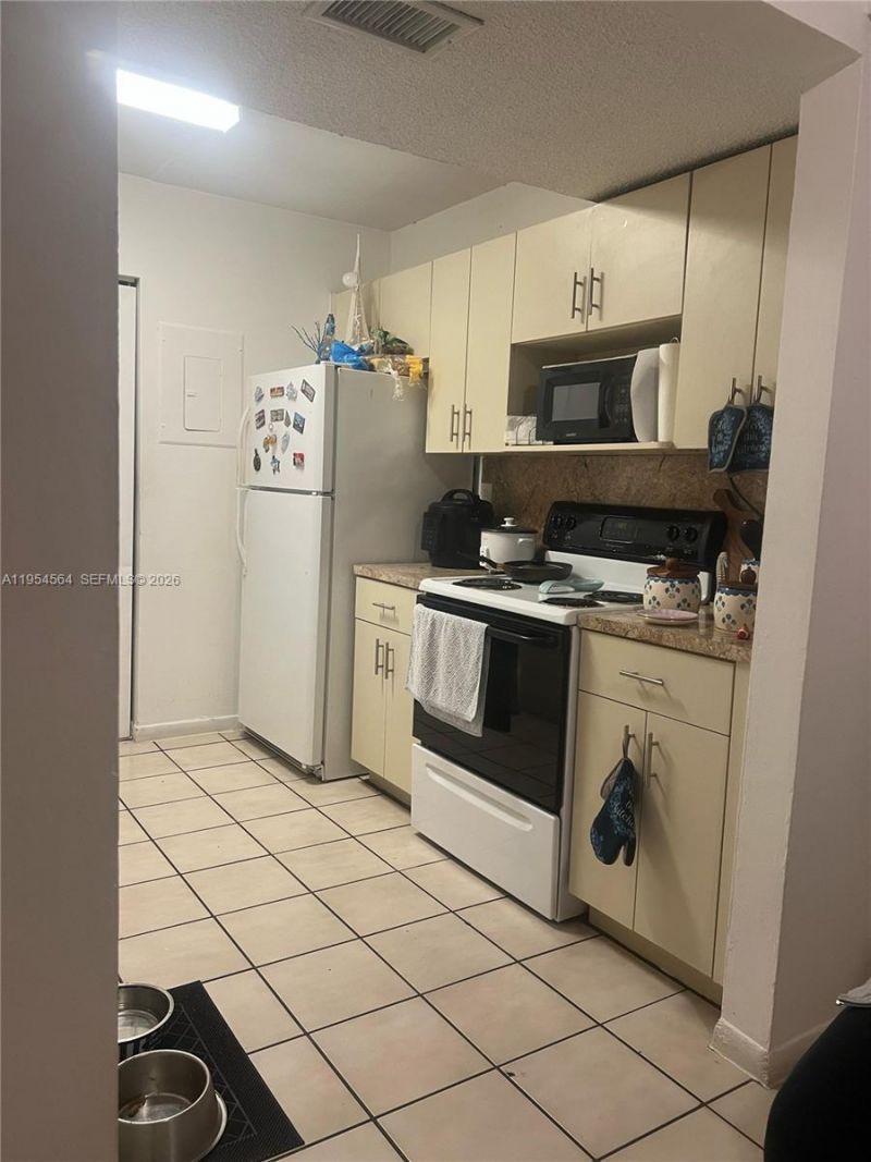526 NW 114th Ave, Unit 103, Sweetwater, FL 33172 Photo