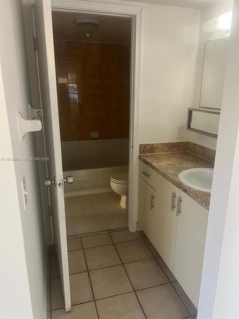 526 NW 114th Ave, Unit 103, Sweetwater, FL 33172 Photo