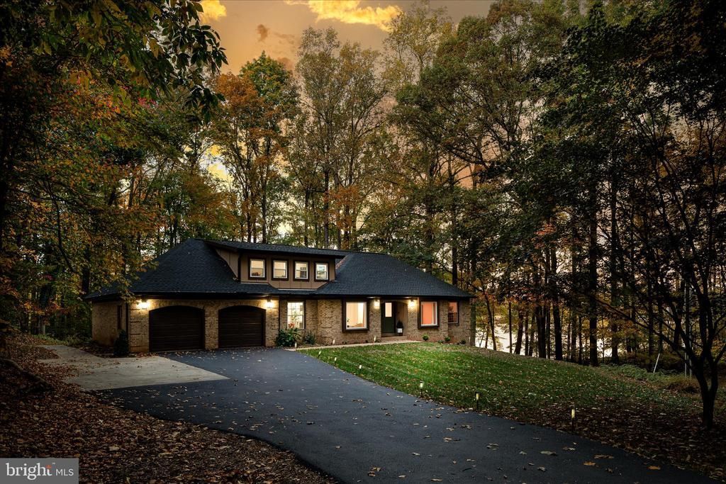 4386 Lakewood Drive, Warrenton, VA 20187 Main Photo