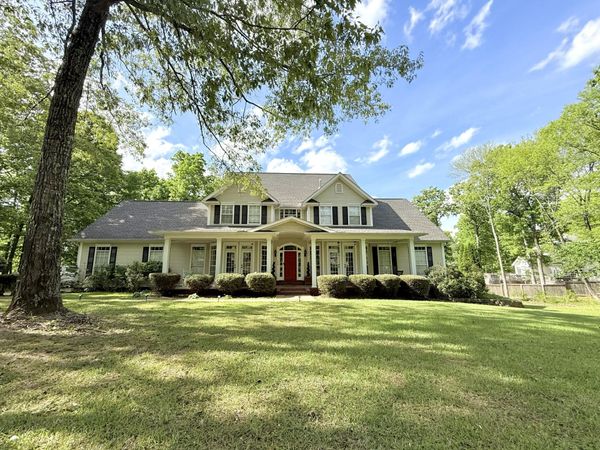 109 Woodland Ave., Tupelo, MS 38801