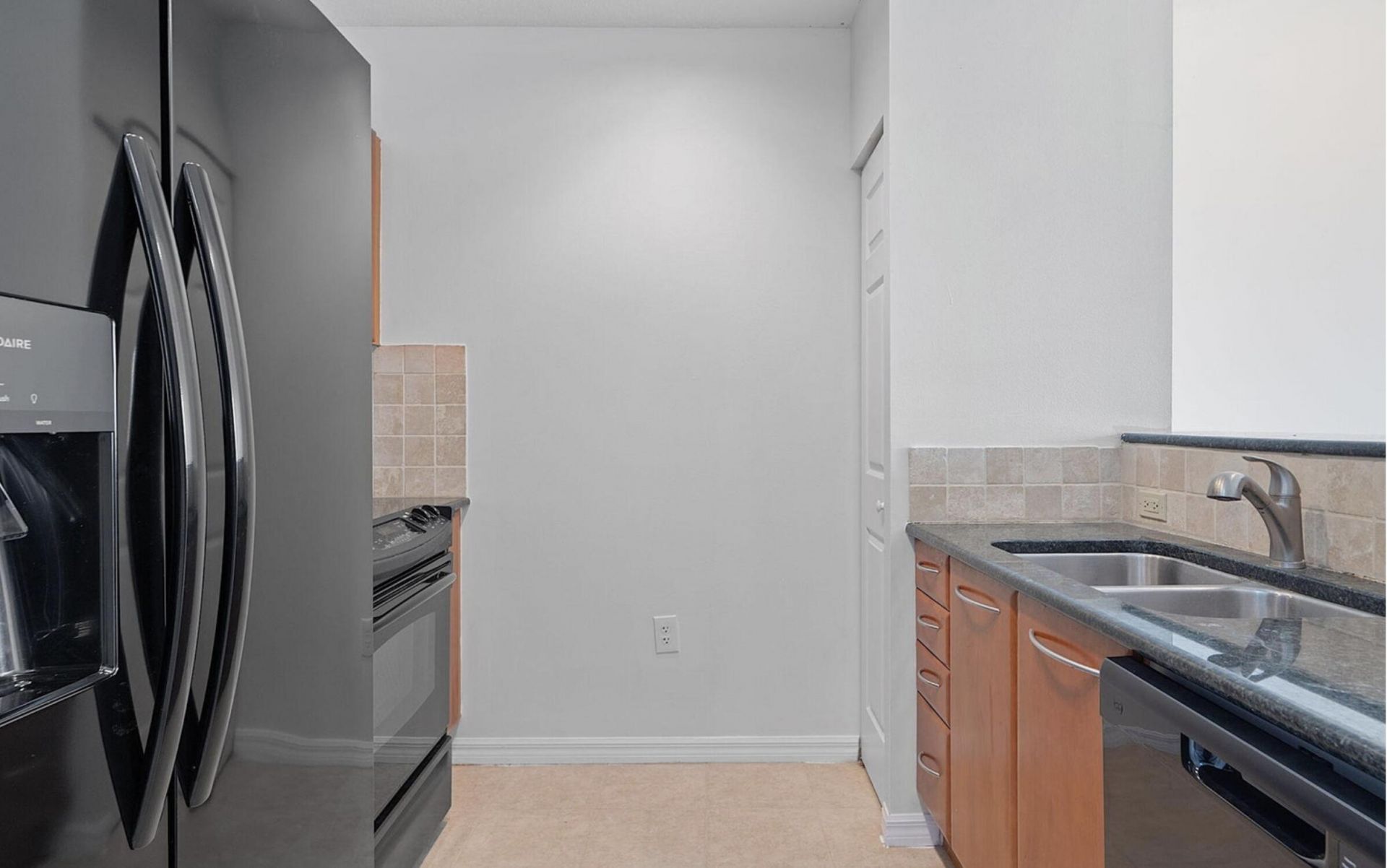 511 Lucerne Avenue, Unit 610, Lake Worth Beach, FL 33460 Photo