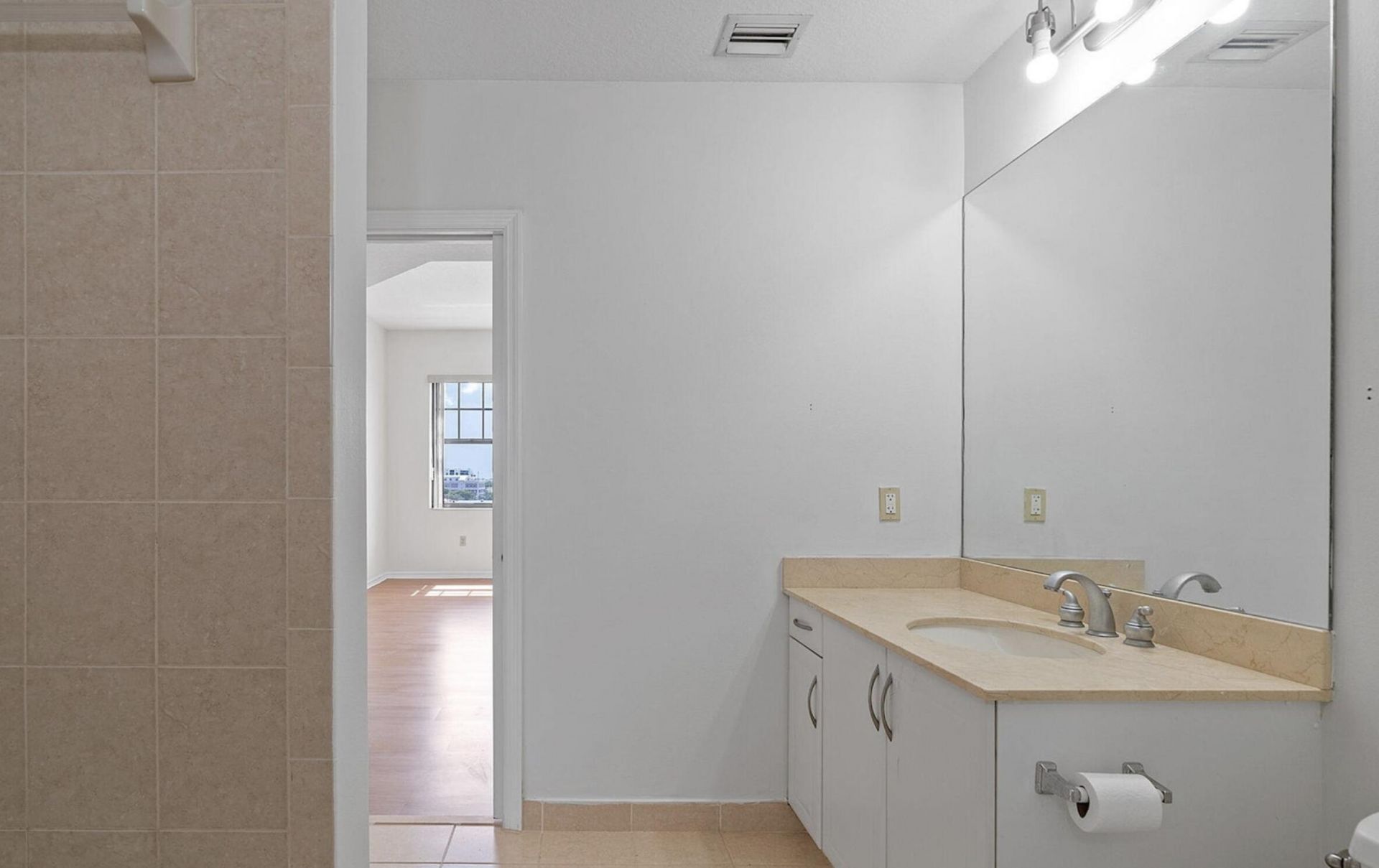 511 Lucerne Avenue, Unit 610, Lake Worth Beach, FL 33460 Photo