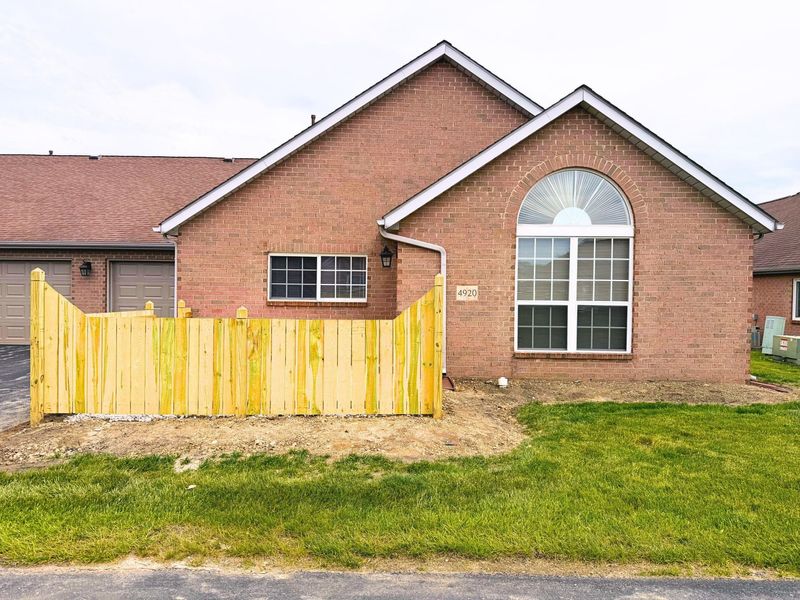 4920 Meadow Run Drive, Hilliard, OH 43026 Photo 1
