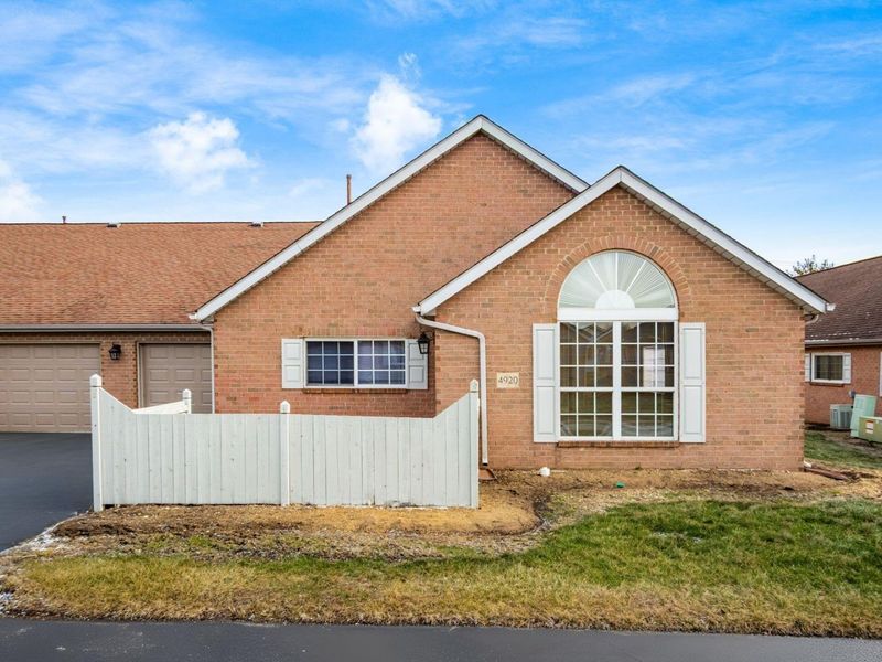 4920 Meadow Run Drive, Hilliard, OH 43026 Photo 1