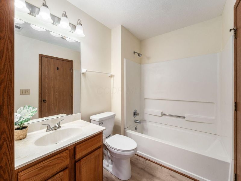 4920 Meadow Run Drive, Hilliard, OH 43026 Photo 14