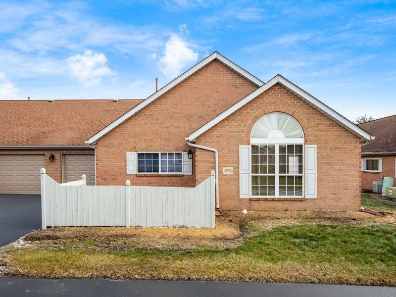4920 Meadow Run Drive, Hilliard, OH 43026 Photo 2