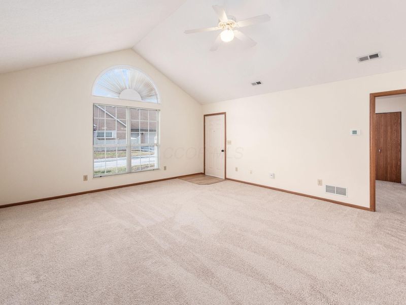 4920 Meadow Run Drive, Hilliard, OH 43026 Photo 8