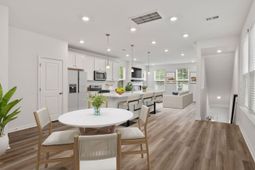 1818 Helm Avenue photo 4