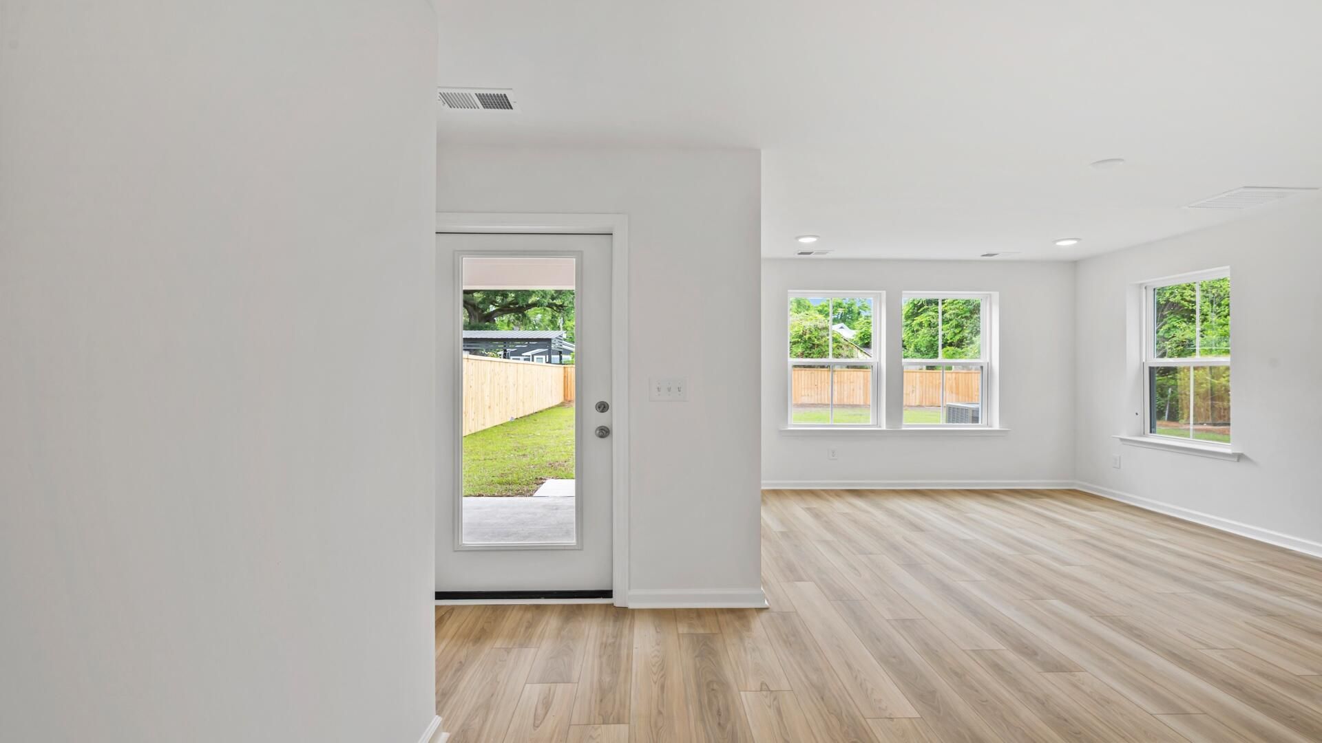 1818 Helm Avenue Photo 4