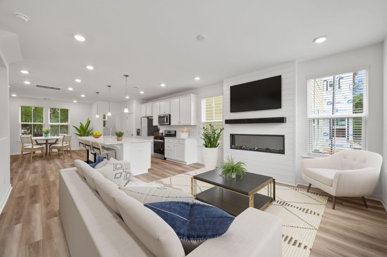 1818 Helm Avenue Photo 4