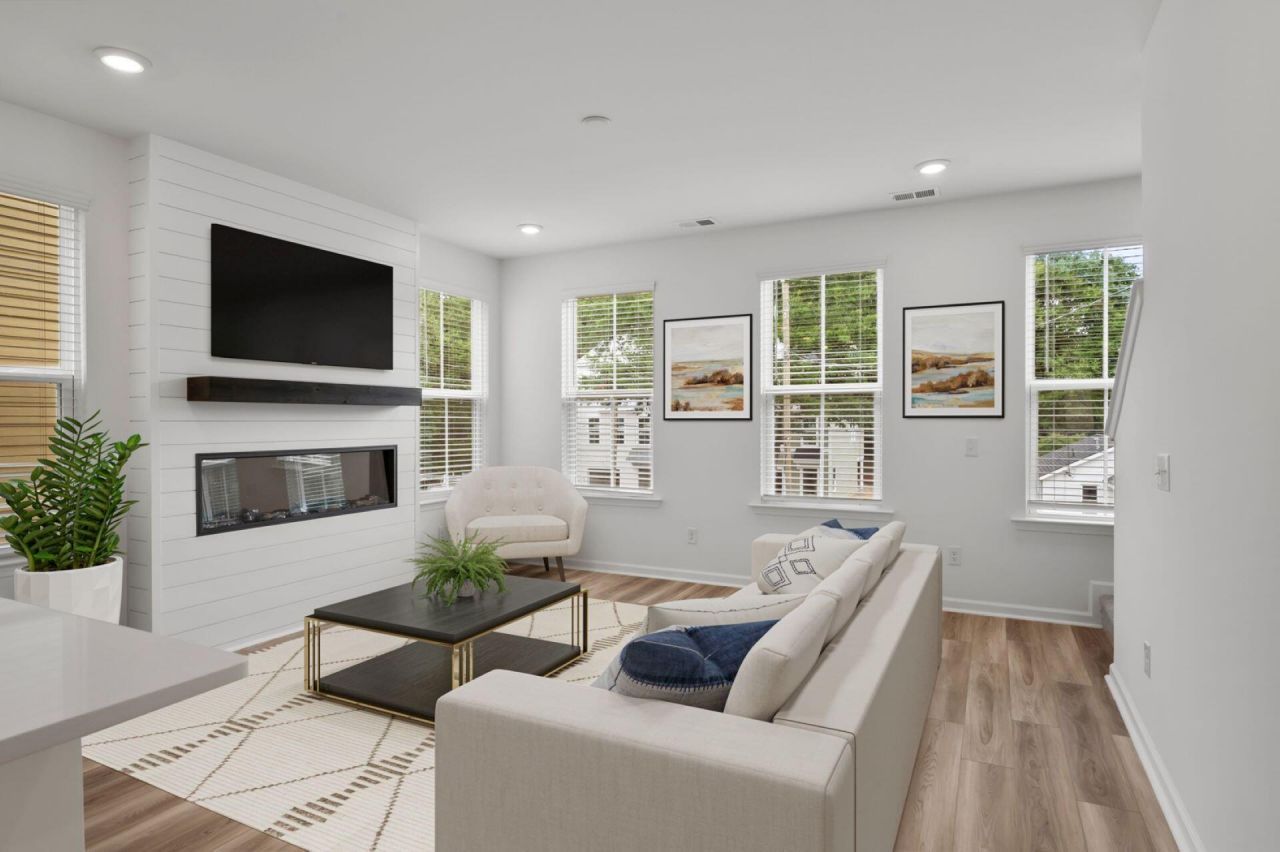 1818 Helm Avenue Photo 5