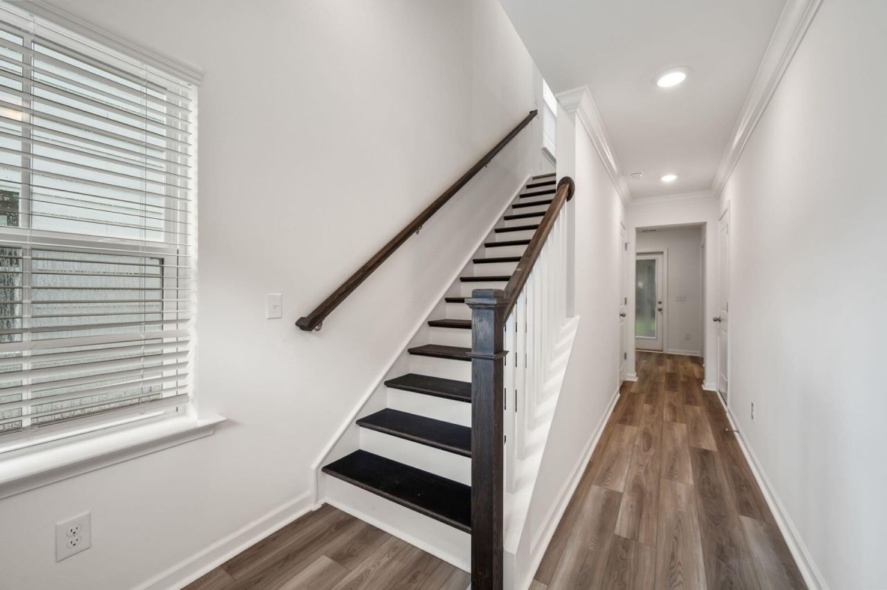 1826 Helm Avenue Photo 4