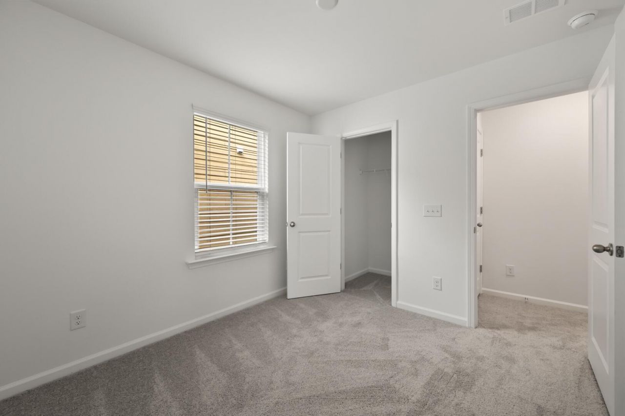 1826 Helm Avenue Photo 6