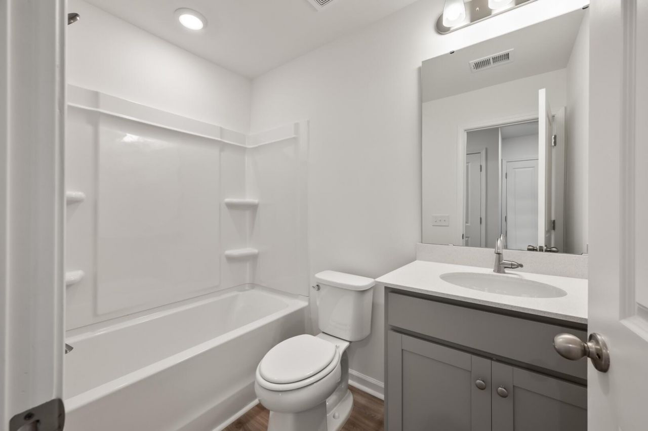 1826 Helm Avenue Photo 8