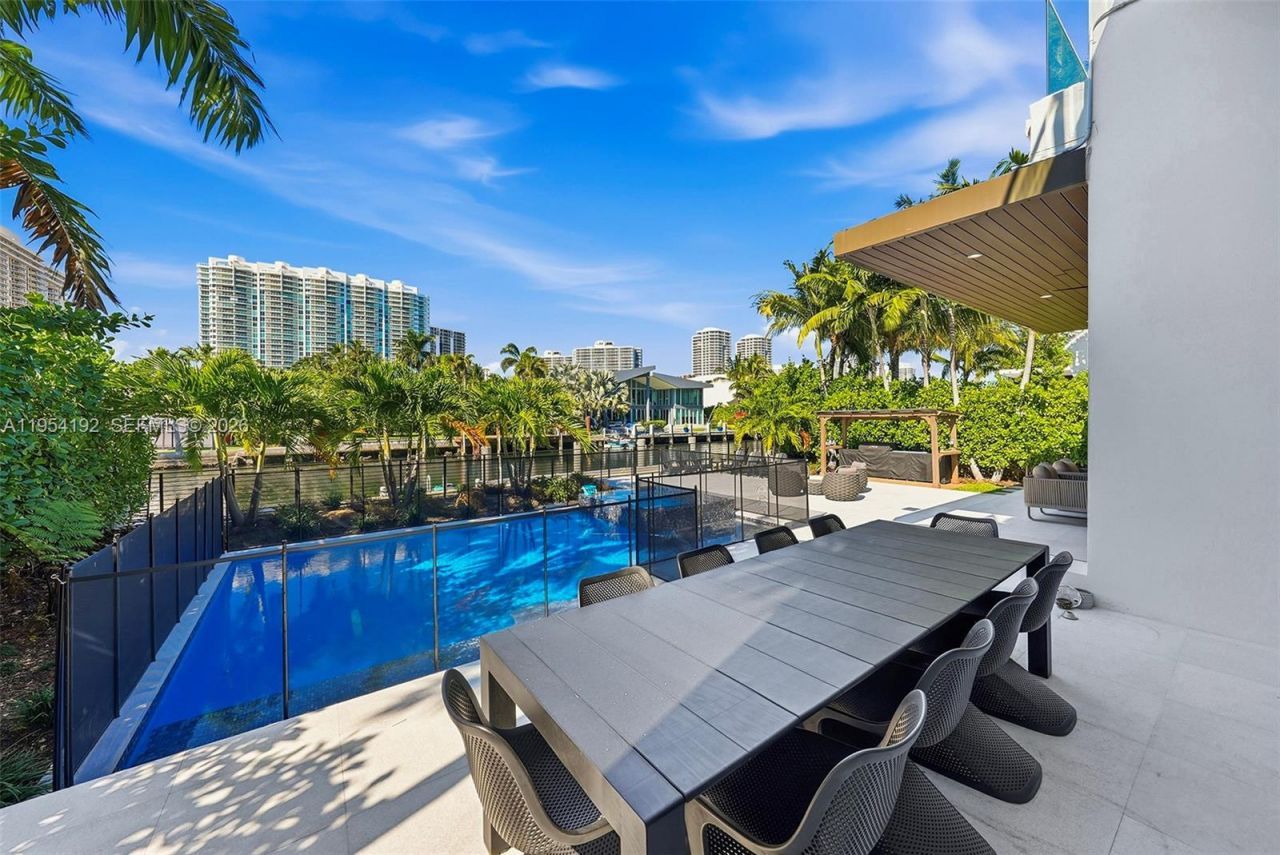 364 Golden Beach Dr , Golden Beach, FL 33160 Photo