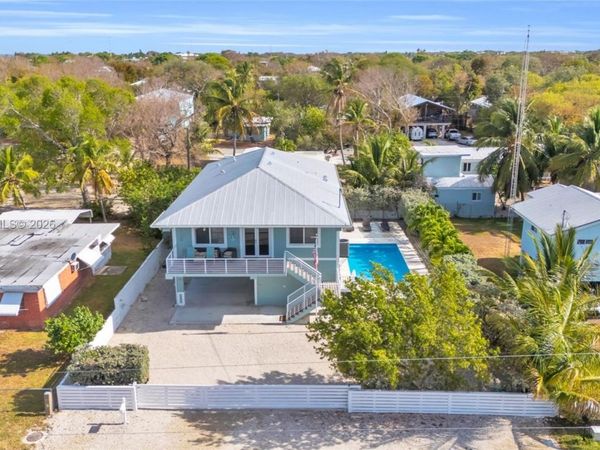 16 N Channel Dr, Key Largo, FL 33037