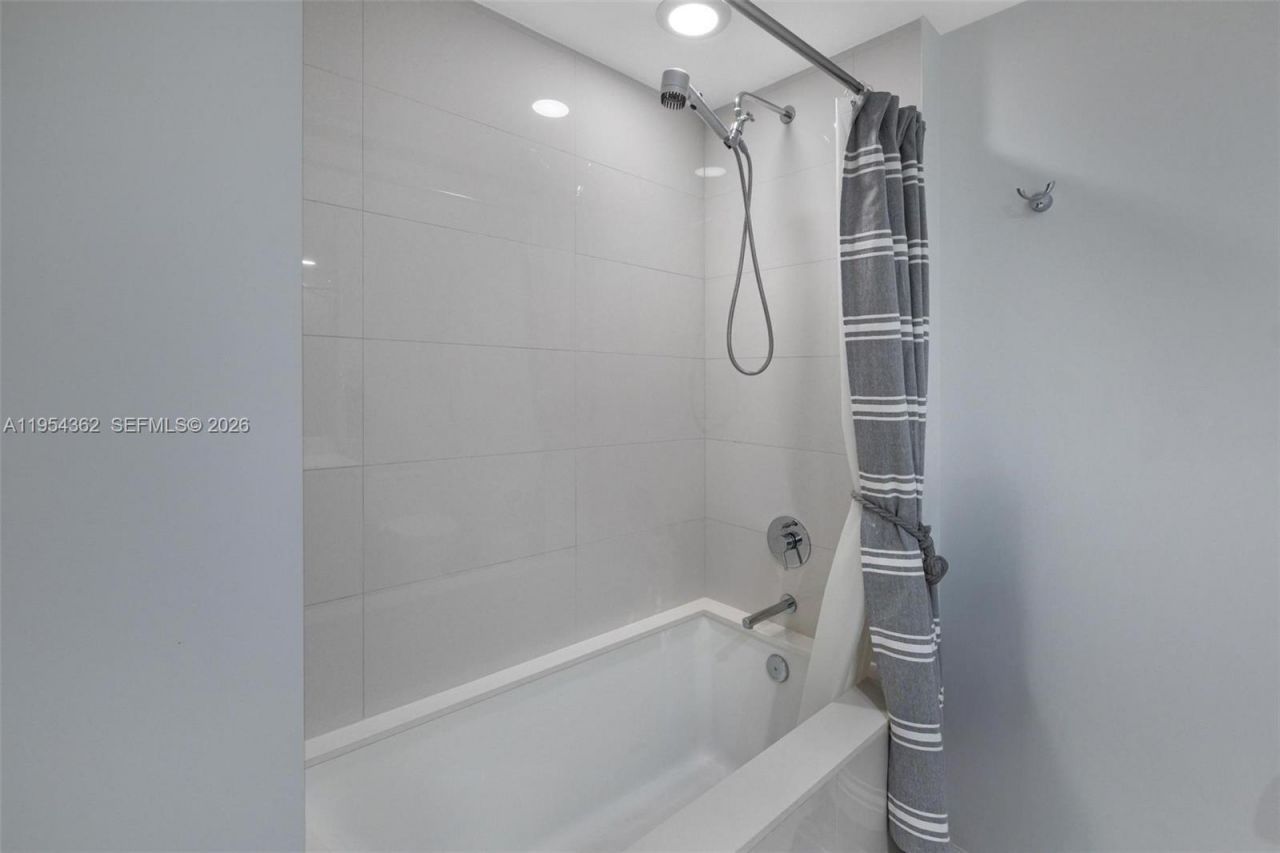 3131 NE 7th Ave , Unit 3605, Miami, FL 33137 Photo