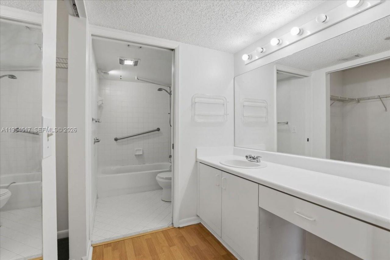 601 SW 142nd Ave , Unit 304Q, Pembroke Pines, FL 33027 Photo