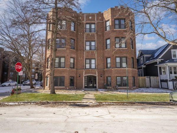 845 Lyman Avenue, Unit 3N, Oak Park, IL 60304