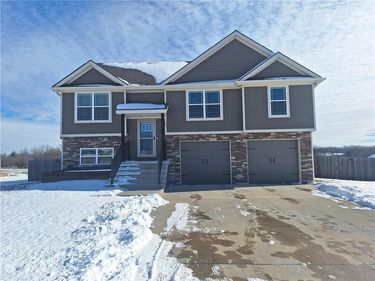 101 Lisa Avenue, Lathrop, MO 64465