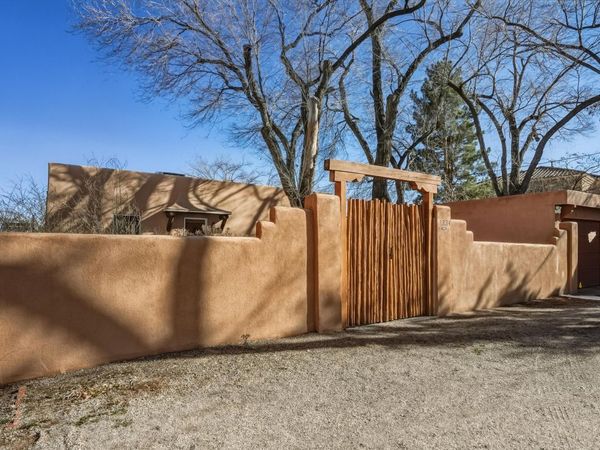 2334 Rio Grande Boulevard NW, Albuquerque, NM 87104