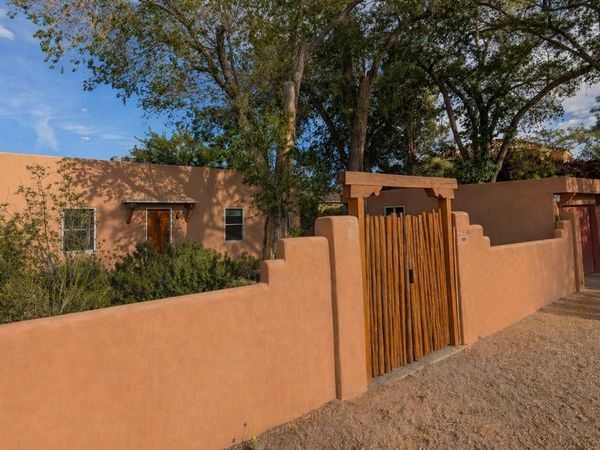 2334 Rio Grande Boulevard NW, Albuquerque, NM 87104