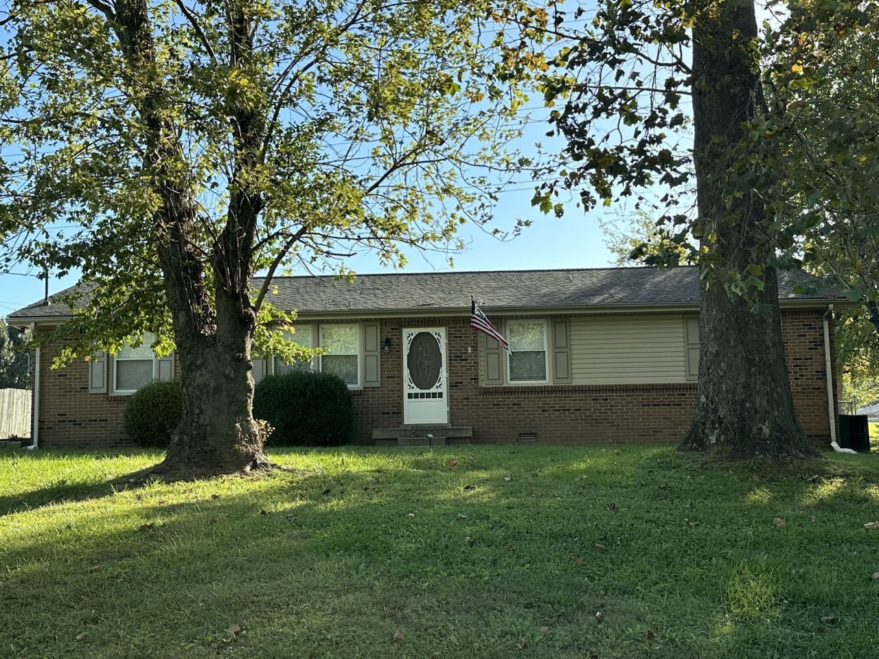 305 Welchwood Dr, Clarksville, TN 37040 Main Photo