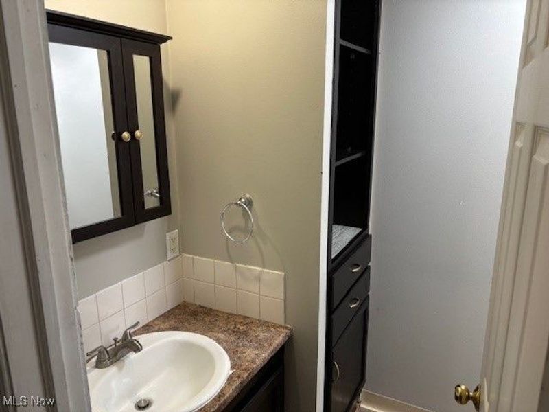 4736 E High Street, Unit B, Mantua, OH 44255 Photo 3