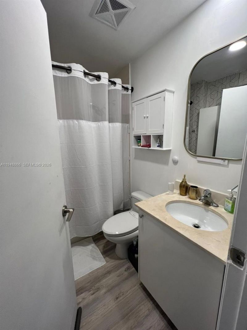 60 SW 13th St , Unit 3013, Miami, FL 33130 Photo