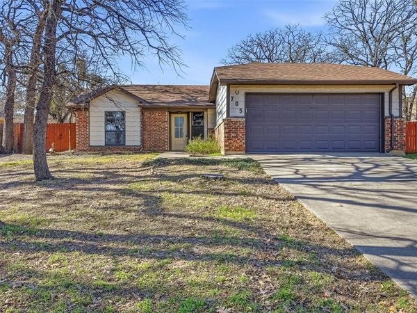 705 Timberoaks Drive, Azle, TX 76020