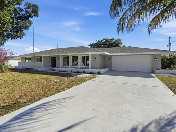 113 E Lake DR, LEHIGH ACRES, FL 33936