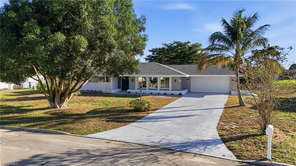 113 E Lake Dr, Lehigh Acres, FL 33936 Photo