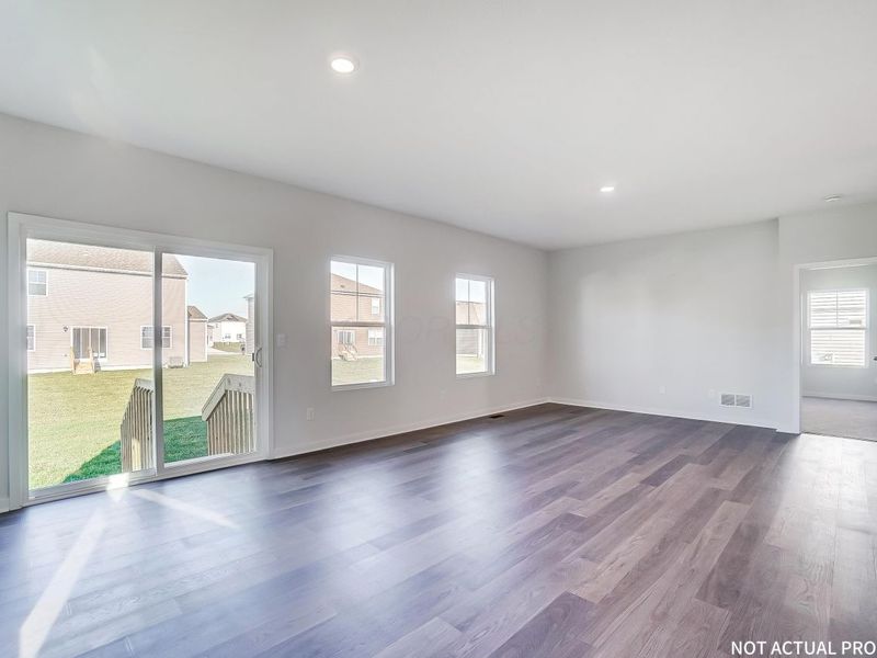 128 Vine Grove Drive, Circleville, OH 43113 Photo 9