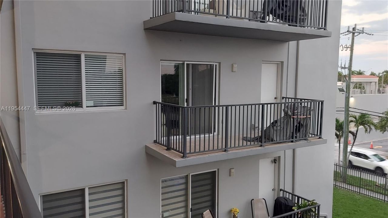 900 SW 84th Ave, Unit 301E, Miami, FL 33144 Photo